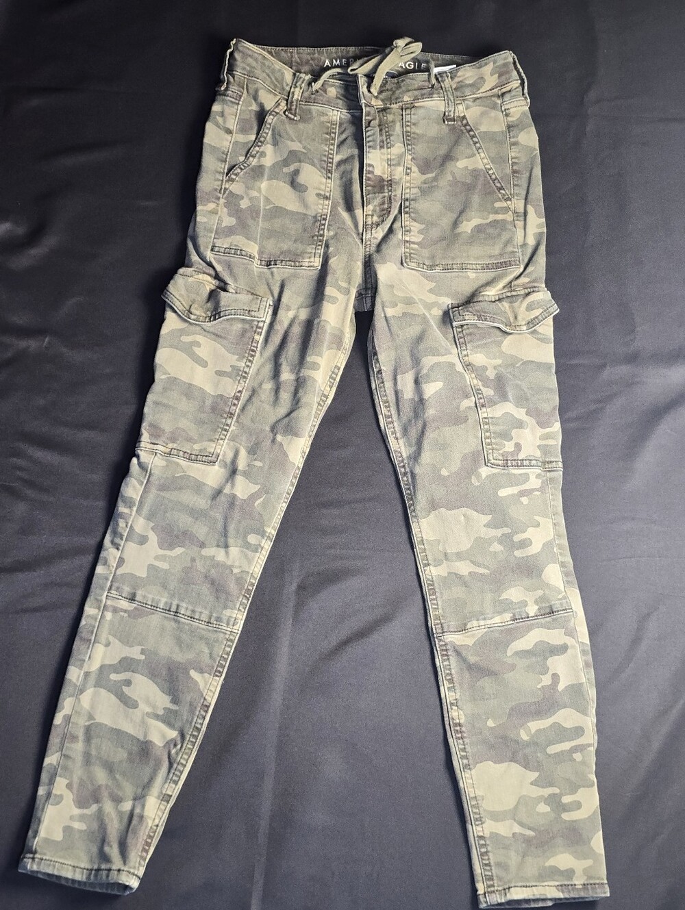 American Eagle Super Hi Rise Jegging Crop Camo Cargo Pants Size 8
